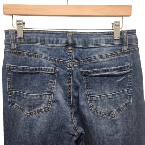 Refuge Distressed Skinny Jeans Medium Dark Wash Size 8 Blue Denim Ripped - Picture 6 of 15